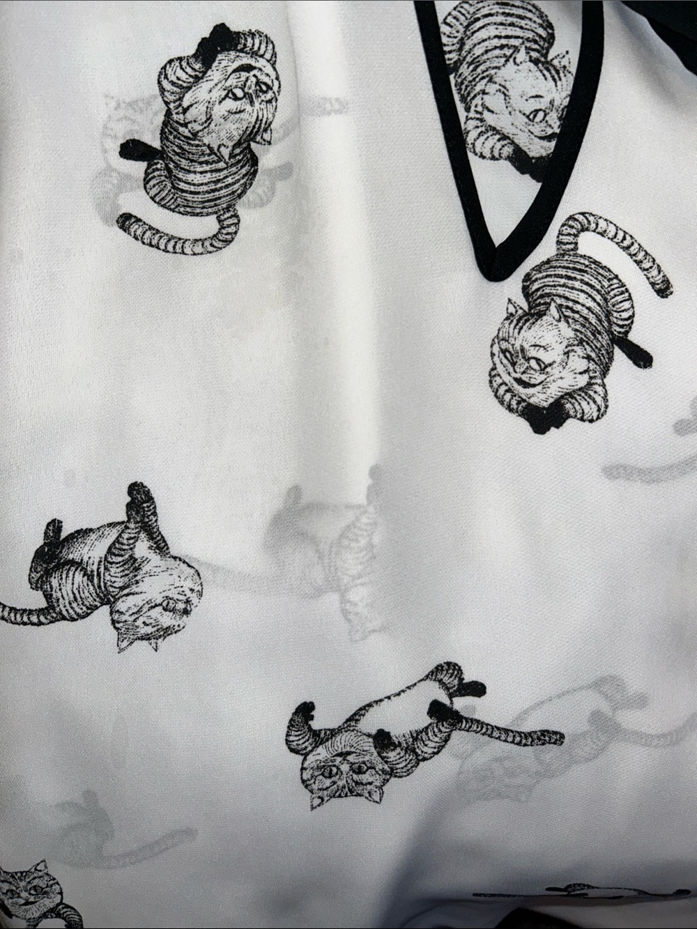 Disney Black and White Cheshire Cat-Print Tie-Neck blouse XL - Picture 3 of 5